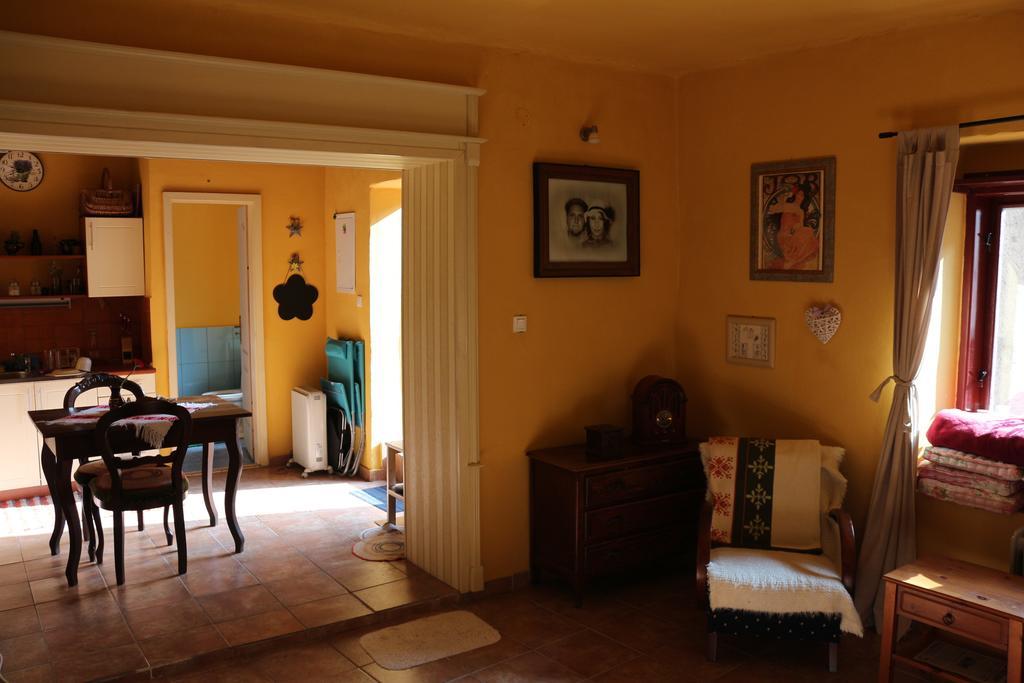 Apartman Na Zlatom Dvore Banska Stiavnica Ruang foto