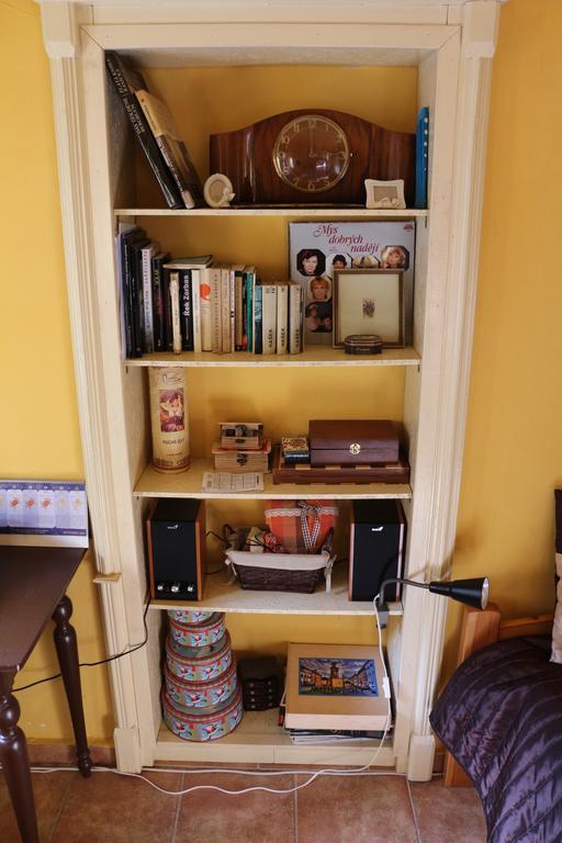 Apartman Na Zlatom Dvore Banska Stiavnica Ruang foto