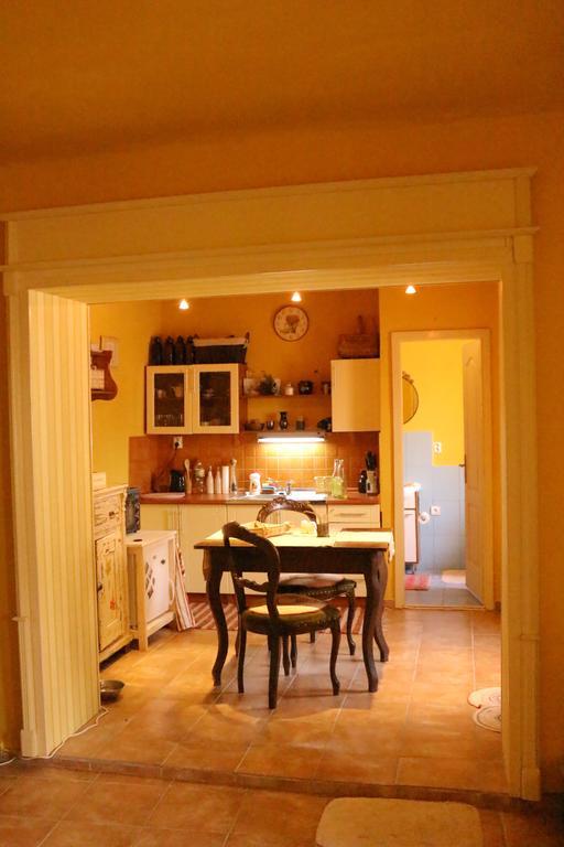 Apartman Na Zlatom Dvore Banska Stiavnica Ruang foto