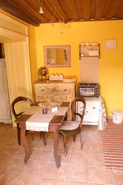 Apartman Na Zlatom Dvore Banska Stiavnica Ruang foto